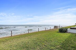 Colony Beach Club 101