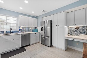 Colony Beach Club 101