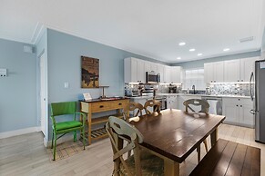 Colony Beach Club 101