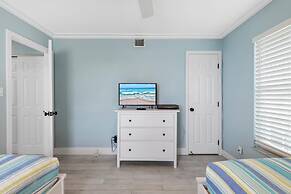 Colony Beach Club 101