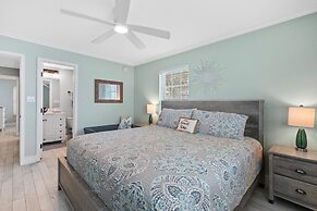 Colony Beach Club 101