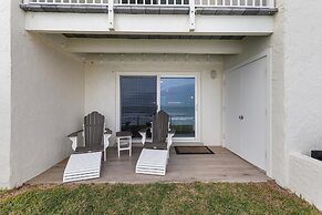 Colony Beach Club 101