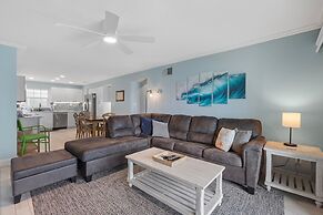 Colony Beach Club 101