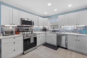 Colony Beach Club 101