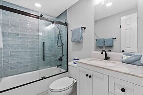 Colony Beach Club 101