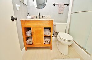 Colony Beach Club 105