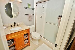 Colony Beach Club 105