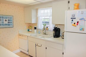 Colony Beach Club 105