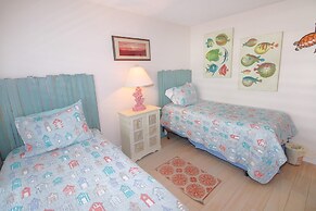 Colony Beach Club 105