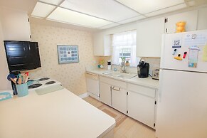 Colony Beach Club 105