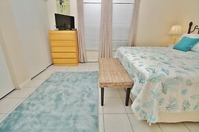 Colony Beach Club 109