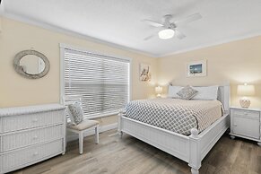 Colony Beach Club 116