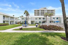 Colony Beach Club 116