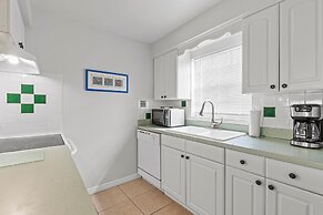 Colony Beach Club 120