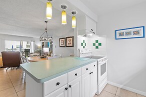 Colony Beach Club 120