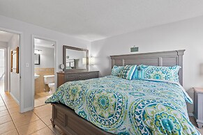 Colony Beach Club 120