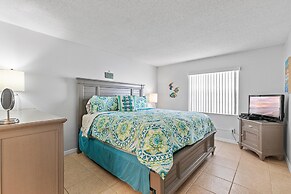 Colony Beach Club 120