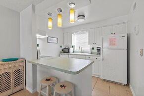 Colony Beach Club 120