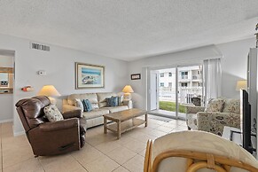 Colony Beach Club 120