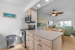 Colony Beach Club 121