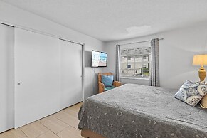 Colony Beach Club 121