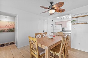 Colony Beach Club 121