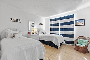 Colony Beach Club 121