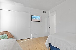 Colony Beach Club 121