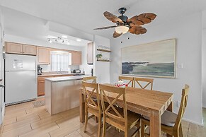 Colony Beach Club 121