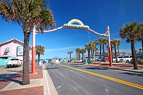 Colony Beach Club 132