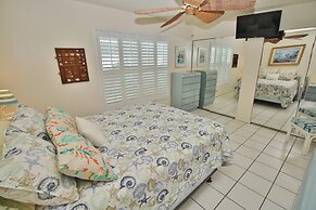 Colony Beach Club 132