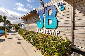 Colony Beach Club 147