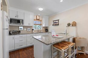 Colony Beach Club 204