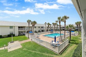 Colony Beach Club 204