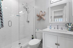 Colony Beach Club 204