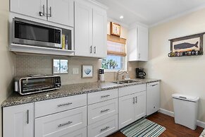 Colony Beach Club 204