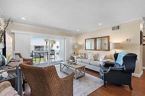 Colony Beach Club 204