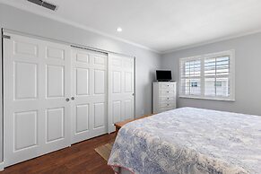 Colony Beach Club 204