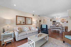 Colony Beach Club 204