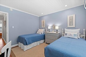 Colony Beach Club 204