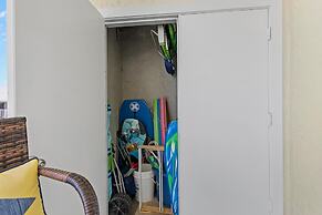 Colony Beach Club 204