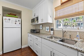 Colony Beach Club 204