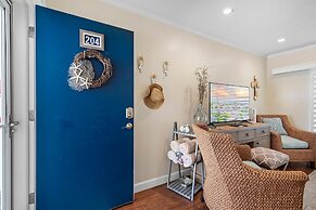 Colony Beach Club 204