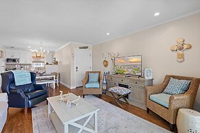 Colony Beach Club 204