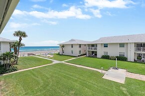 Colony Beach Club 204