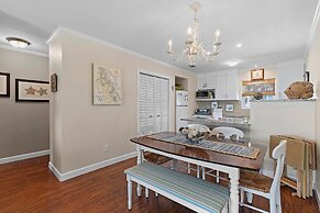 Colony Beach Club 204