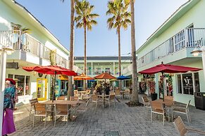 Colony Beach Club 204