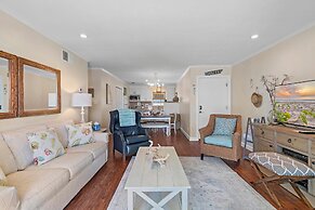 Colony Beach Club 204