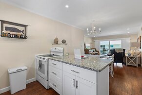 Colony Beach Club 204