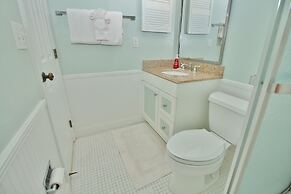 Colony Beach Club 205